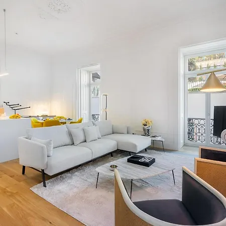 Whome | Av. Da Liberdade Deluxe W/ S-pool, Gym & Parking Apartment