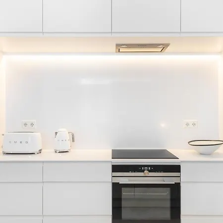 Whome | Av. Da Liberdade Deluxe W/ S-pool, Gym & Parking * Lisbon