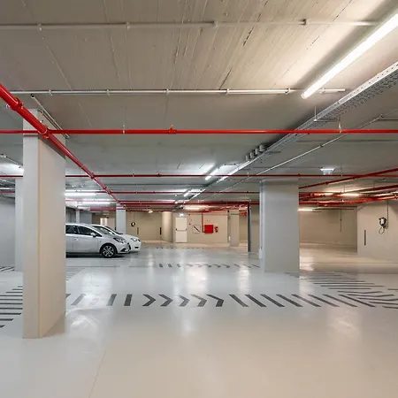 アパート Whome | Av. Da Liberdade Deluxe W/ S-pool, Gym & Parking リスボン