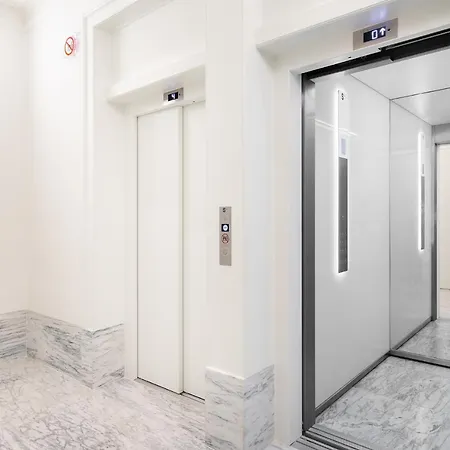 アパート Whome | Av. Da Liberdade Deluxe W/ S-pool, Gym & Parking リスボン