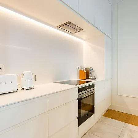 Whome Av Da Liberdade Deluxe With Ac And Parking *